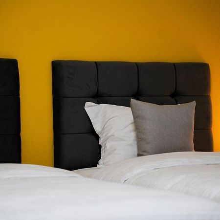 Ten Guest House Prishtine Bagian luar foto