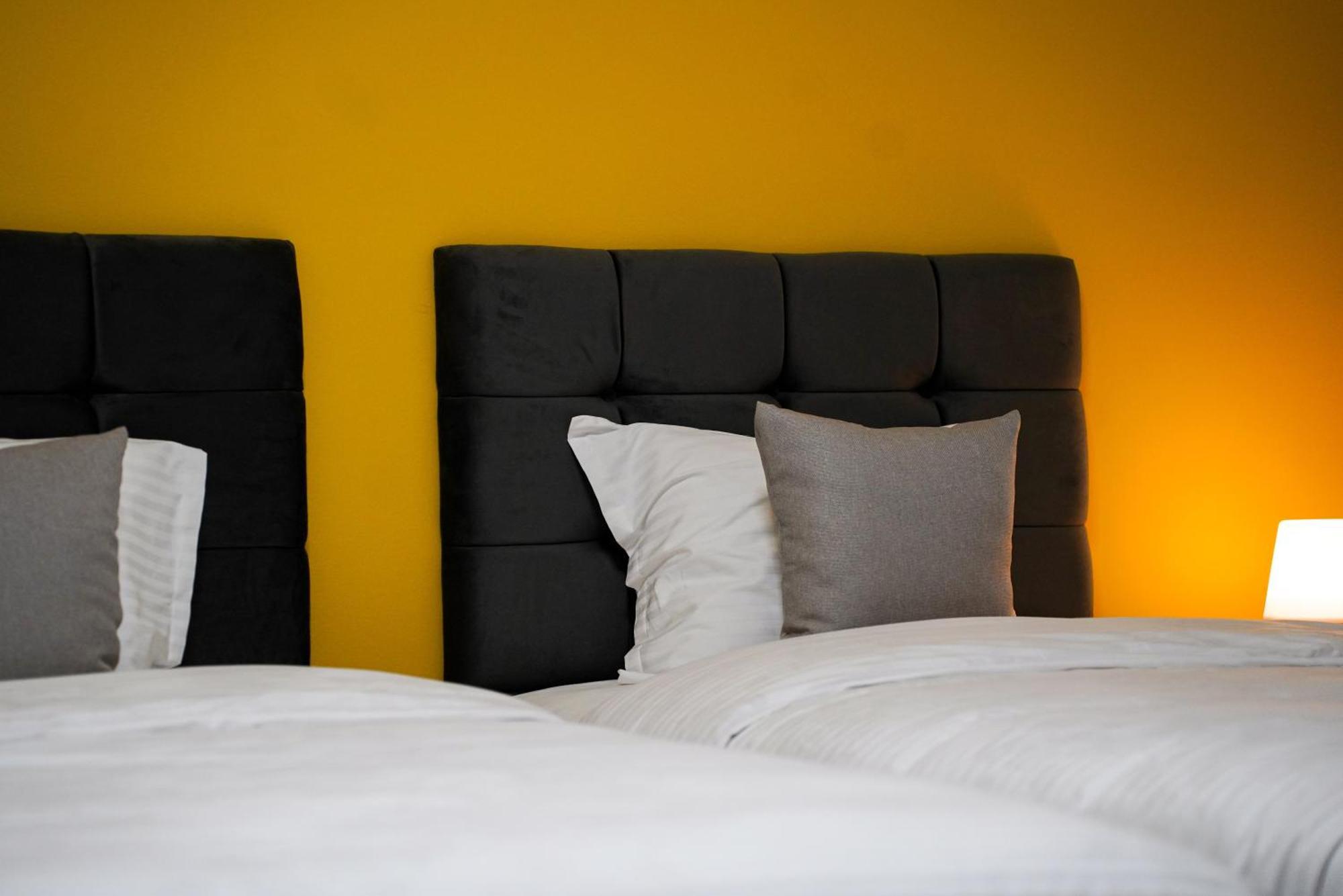 Ten Guest House Prishtine Bagian luar foto