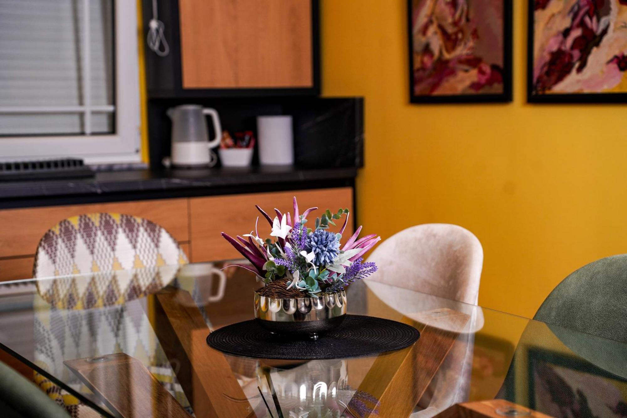Ten Guest House Prishtine Bagian luar foto