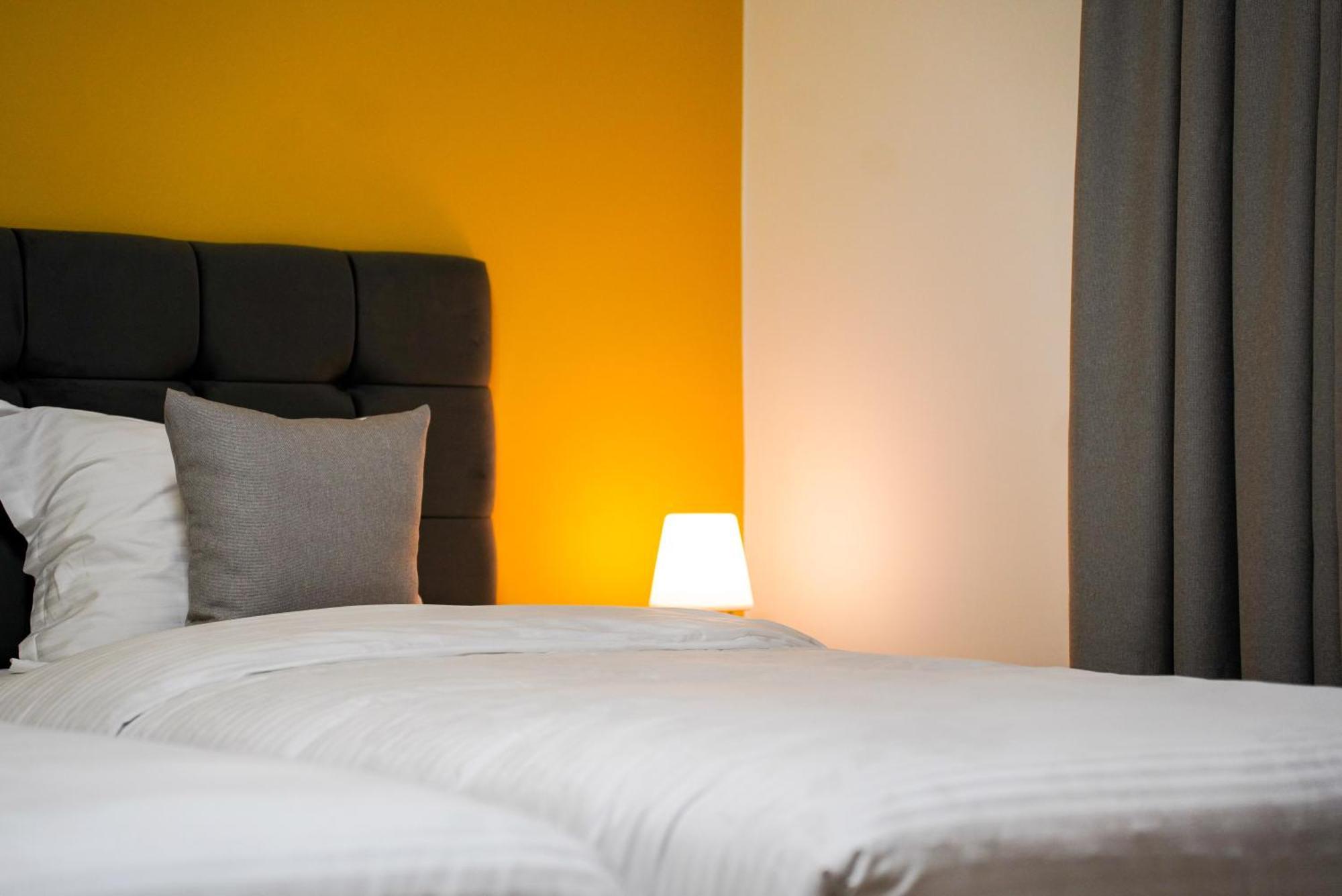Ten Guest House Prishtine Bagian luar foto