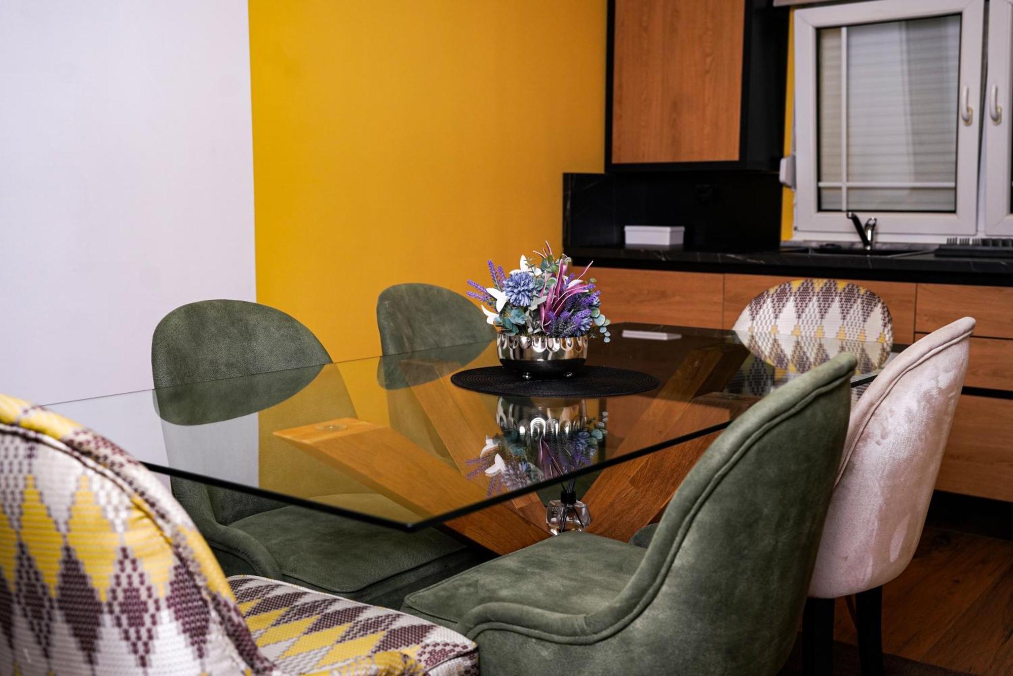 Ten Guest House Prishtine Bagian luar foto